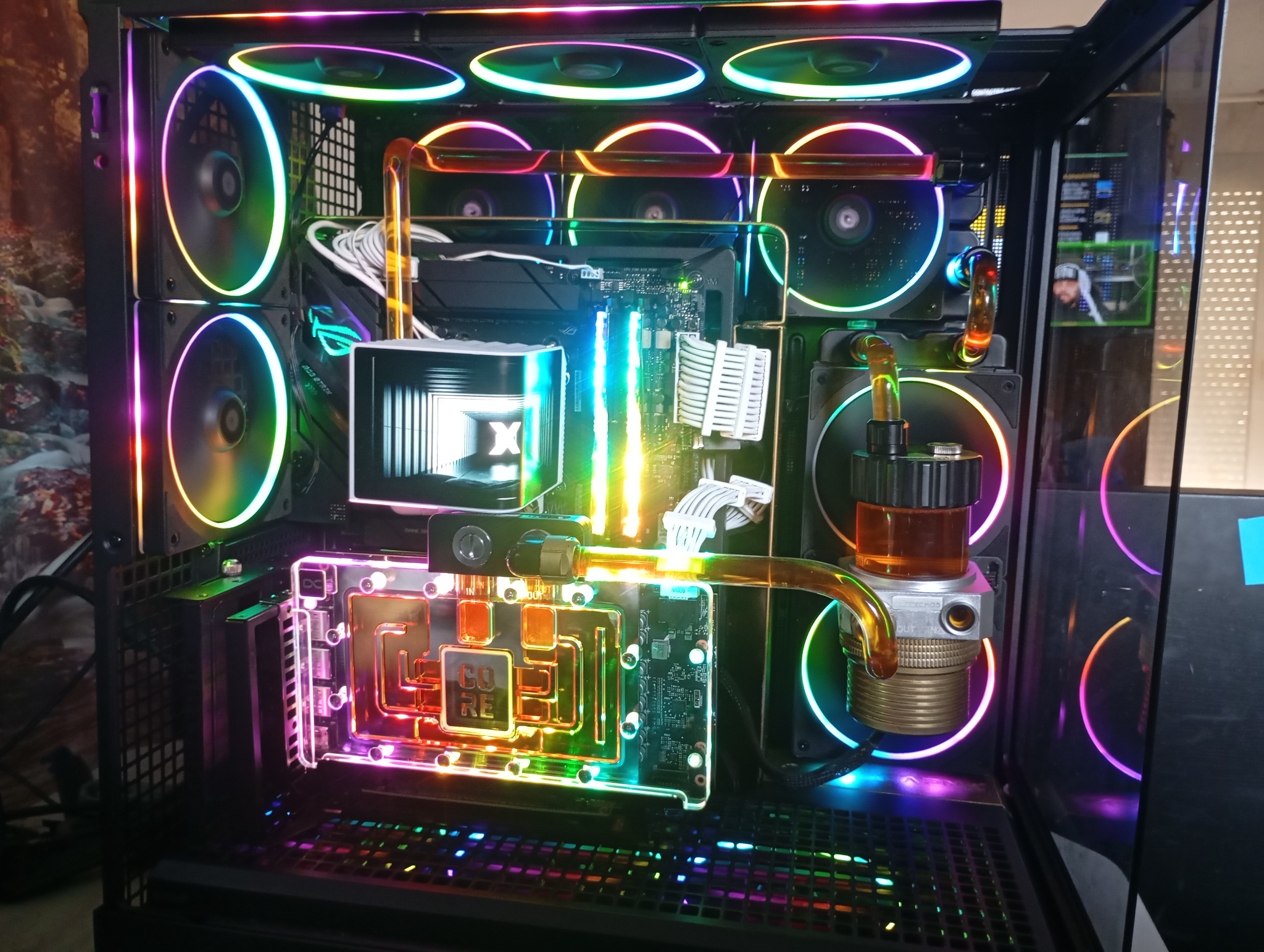 PC watercooling RGB, inspiration visuelle de PCDealX